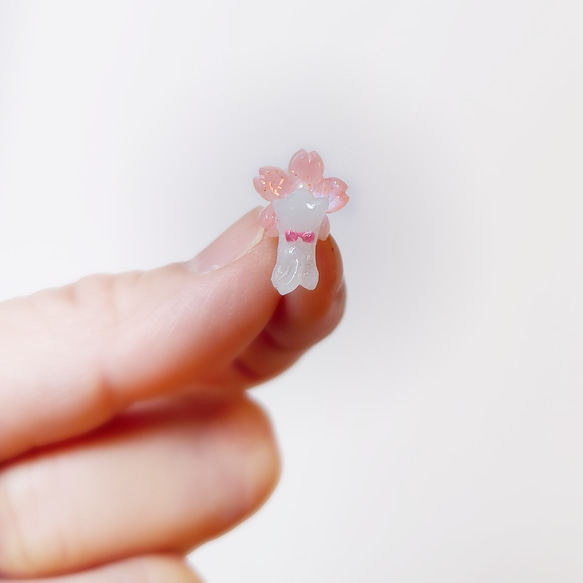12ミリ猫が桜にぶら下がる姿がかわいい♪イヤーカフ【両耳】 8枚目の画像