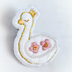 白鳥の刺繍ブローチ【ピンク】 7枚目の画像