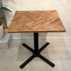 【オーダー品】ヘリンボーンテーブル　W70×D65  カフェテーブル　サイドテーブル ダイニングテーブル　アイアン脚 2枚目の画像