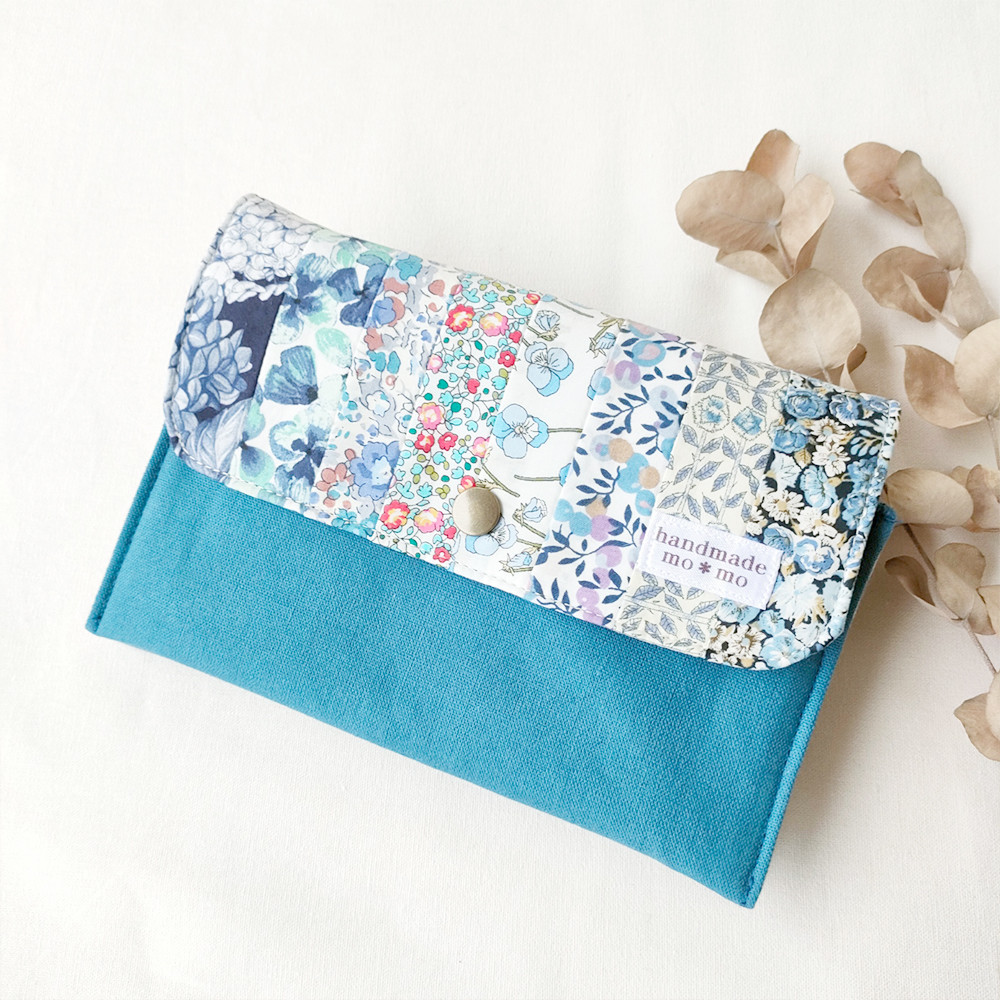 ブルービー様お取り置きハンドメイドリバティのパッチワークミニポーチ