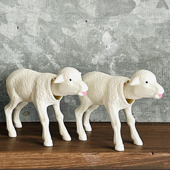 金属製羊の彫刻 2体セット