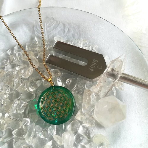 メタトロンキューブ＊水晶たっぷりネックレス（グリーン）✨波動