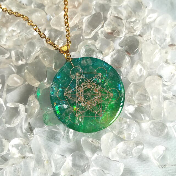 メタトロンキューブ＊水晶たっぷりネックレス（グリーン）✨波動入り✨ 2枚目の画像