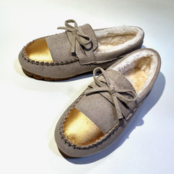 輕鬆又輕鬆！溫暖雙色絲帶蟒蛇皮莫卡辛鞋（米色 x 金色）21.0cm~25.0cm 第1張的照片