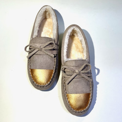 輕鬆又輕鬆！溫暖雙色絲帶蟒蛇皮莫卡辛鞋（米色 x 金色）21.0cm~25.0cm 第3張的照片