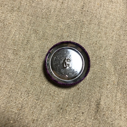 ラスト！紫系カラー　丸に土佐柏　武将家紋柄  ハンドメイドのくるみボタン 2枚目の画像