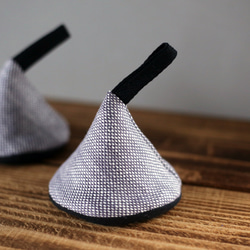 三角鍋つかみ　2個セット　リトアニアリネン　平織り　グレー　ホワイト　北欧雑貨　キッチン雑貨 2枚目の画像