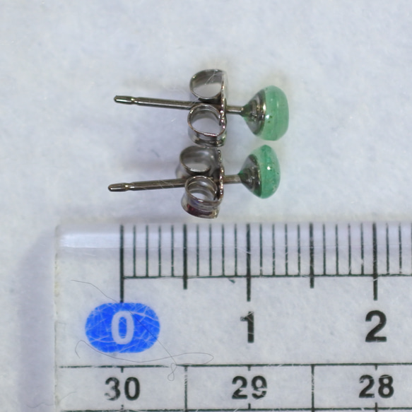 (1 件) 祖母綠耳環（3.5 毫米，鈦柱） 第5張的照片