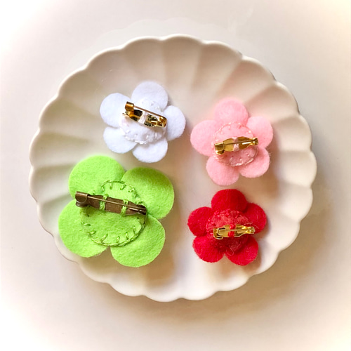 フェルト 花 ブローチ 3個 ＊選べるカラー ブローチ ちいさなうさぎ