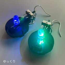 変色LEDピアス　両耳 2枚目の画像