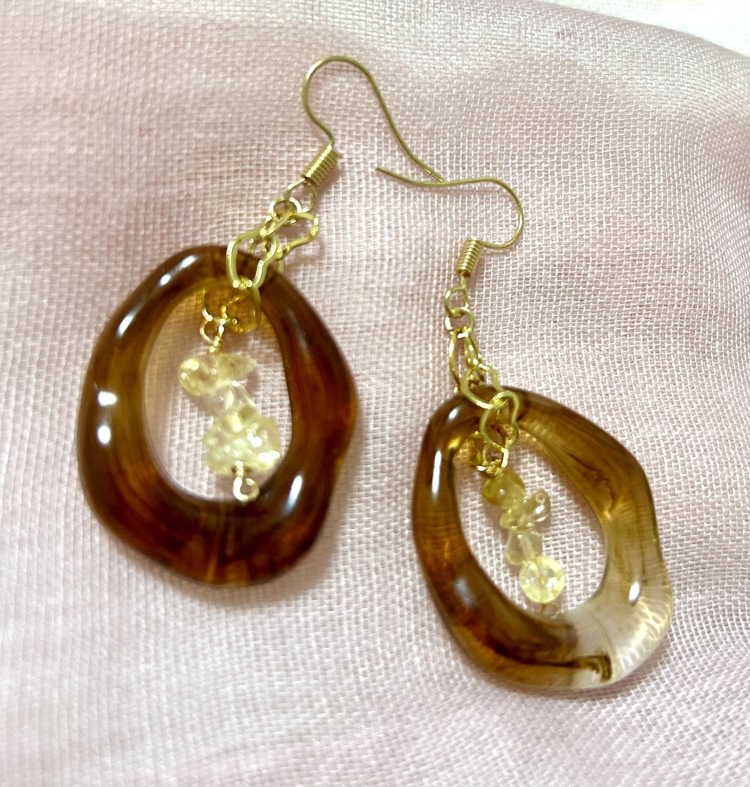 «452»◤完売しました◢     送料無料◢琥珀色べっ甲風耳飾りand水晶