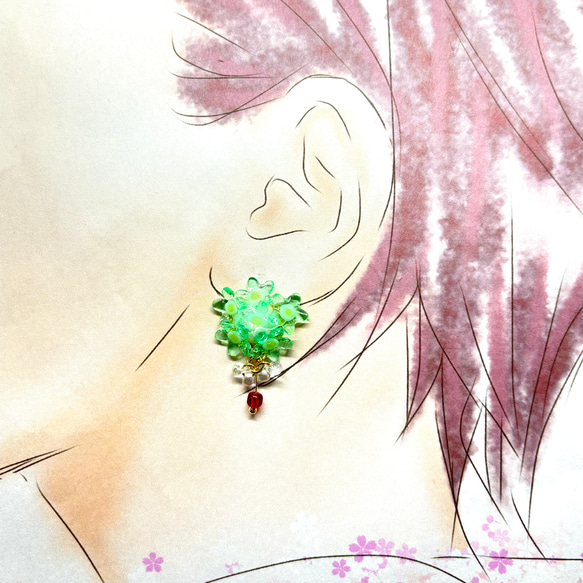 メロンクリームソーダカラーの小花の耳飾り  選べるイヤリング／ピアス 3枚目の画像
