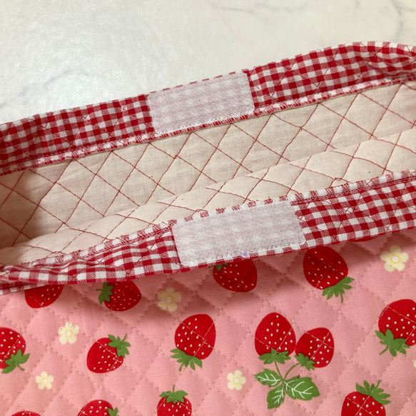 座布団式防災頭巾カバー（イチゴと小花柄サーモンピンク×チェック） 3枚目の画像
