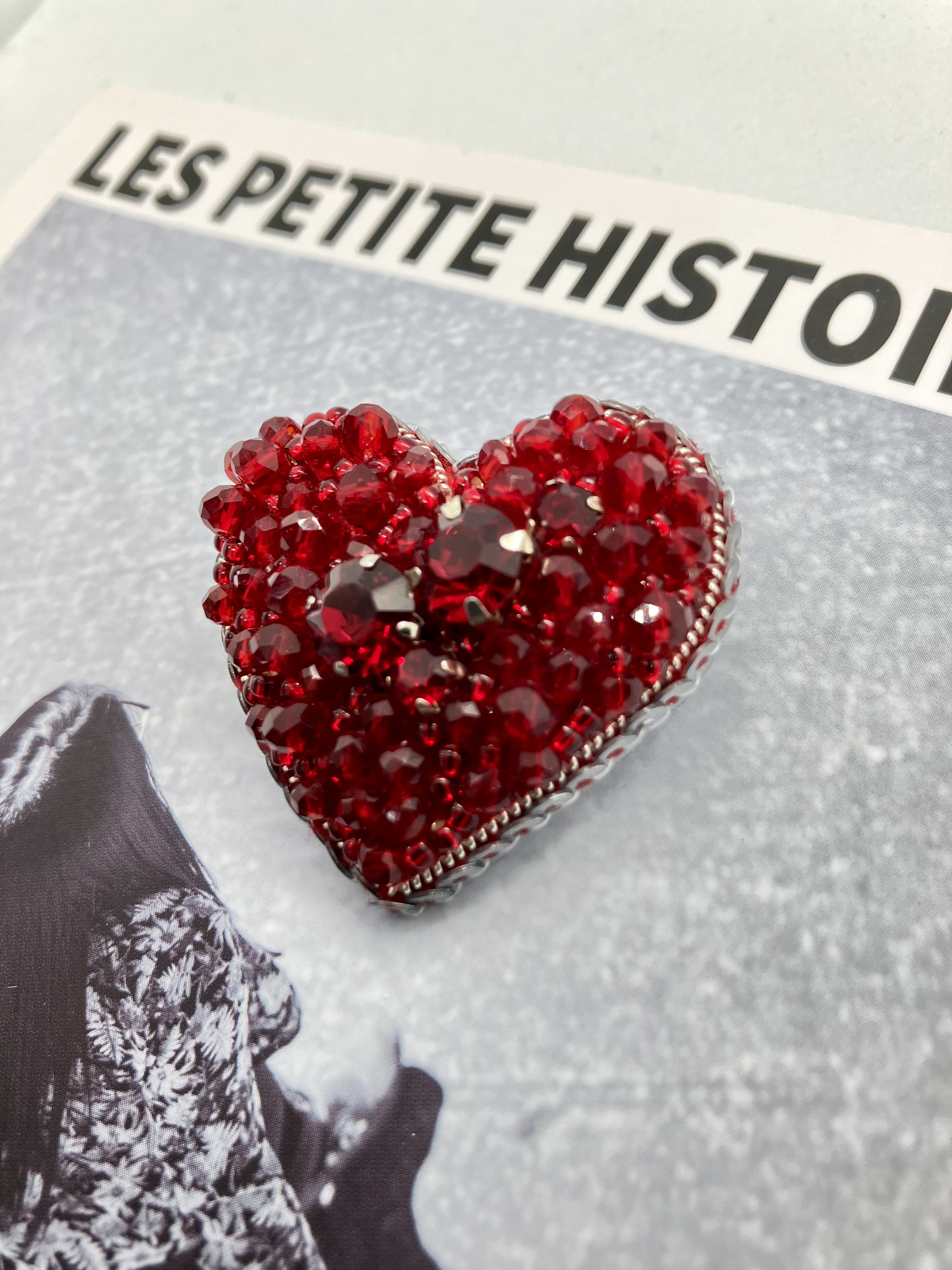 ハンドメイド　ビーズ刺繍 ブローチ　ハート ビーズ刺繍ブローチ パッチワーク・ハートの作り方 手順｜8