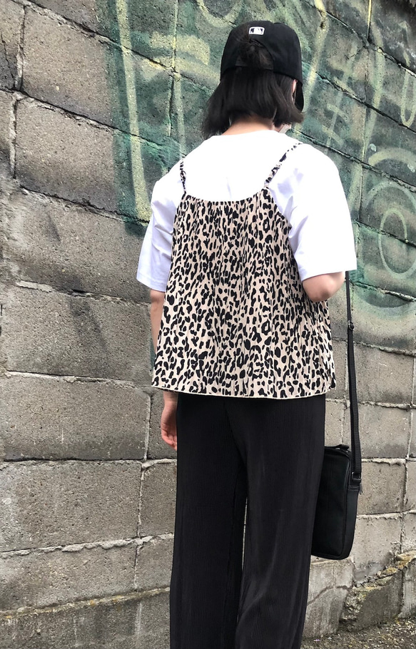 Leopard Pleats Camisole (beige) ベージュ 薄茶 韓国風 6枚目の画像