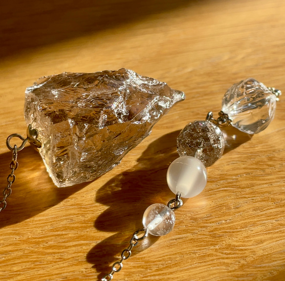 ヒマラヤスモーキー水晶（ラフカット）と活性加工ビーズのペンデュラム  天然石ペンデュラム スモーキークォーツ 4枚目の画像