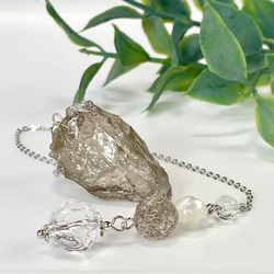 ヒマラヤスモーキー水晶（ラフカット）と活性加工ビーズのペンデュラム  天然石ペンデュラム スモーキークォーツ 1枚目の画像
