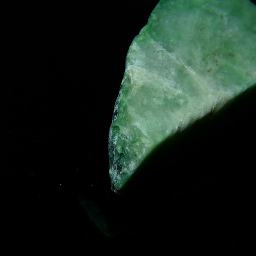 R180 【ビルマ カチン産】 天然本ひすい 翡翠 ヒスイ 原石