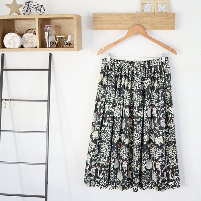 リバティ＊タックロングスカート