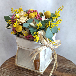 みんな大好き！ミモザとお花いっぱいのナチュラルドライフラワーアレンジメント　インテリア　プレゼント 4枚目の画像