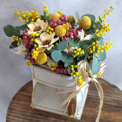 みんな大好き！ミモザとお花いっぱいのナチュラルドライフラワーアレンジメント　インテリア　プレゼント 3枚目の画像