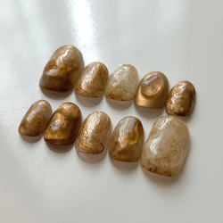 淡色大人ブラウンアイボリーベースゴールドミラーつぶつぶうねうねぷっくりちゅるんニュアンス天然石ネイルチップ 3枚目の画像