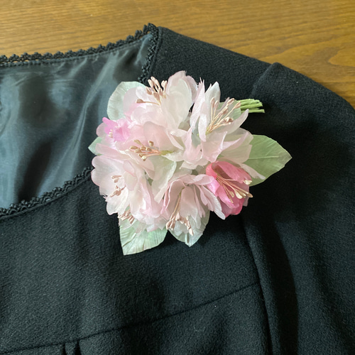 布花 コサージュ 色付いた八重桜 染め花 コサージュ Knubana