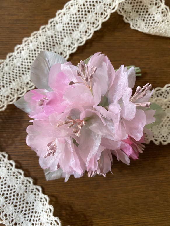 布花　コサージュ　色付いた八重桜　染め花 1枚目の画像