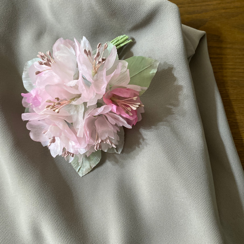 布花 コサージュ 色付いた八重桜 染め花 コサージュ Knubana