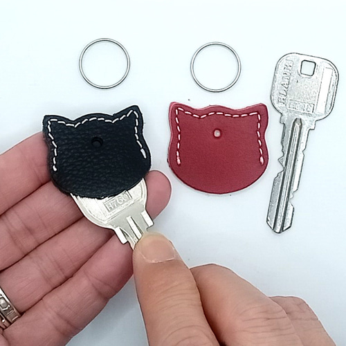 猫ネコ好きの方へかわいい本革レザーキーカバーブラック＆レッド