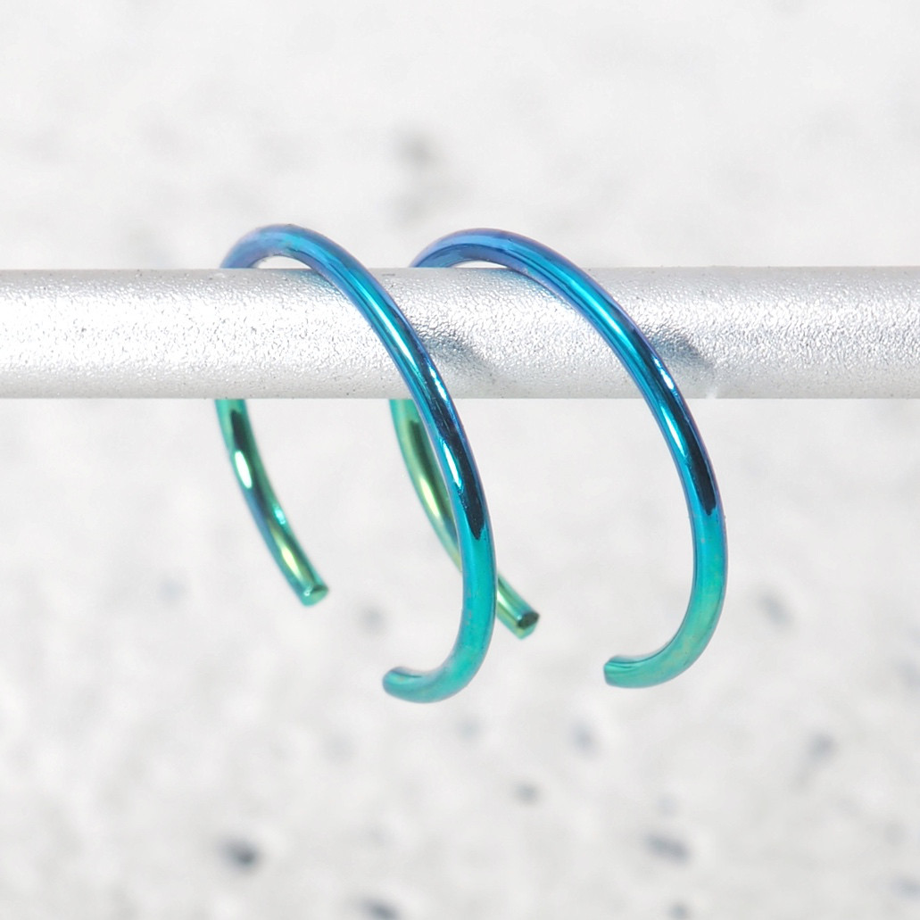 つけっぱなしOK　ミニフープピアス　純チタン製