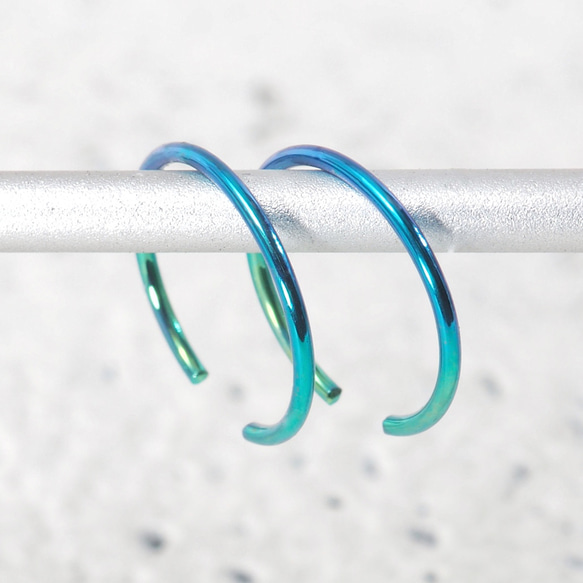 つけっぱなしOK　ミニフープピアス　純チタン製 1枚目の画像