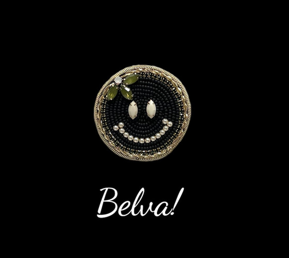 ビーズ刺繍のブローチ -スマイル(ブラック)- Smile ブローチ Belva 