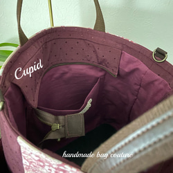フランストワルドジュイ「ブランコに乗った少女」ピンクを使ったサイドポケット付き2Wayトートバッグ（リボンコサージュ付） 5枚目の画像