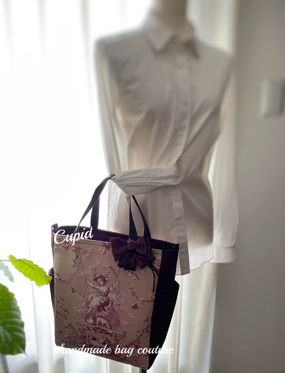 フランストワルドジュイ「ブランコに乗った少女」ピンクを使ったサイドポケット付き2Wayトートバッグ（リボンコサージュ付） 6枚目の画像