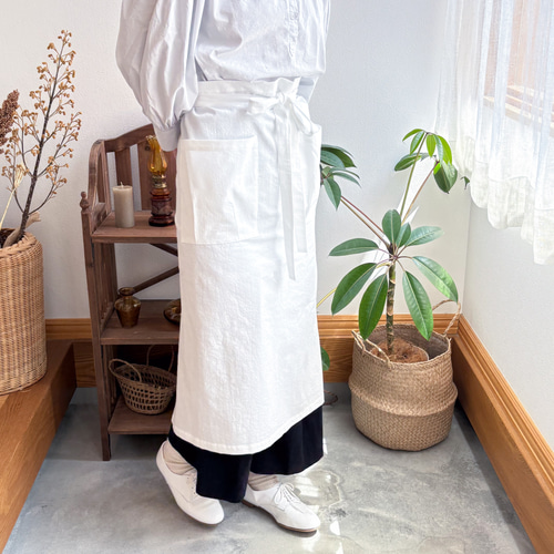 ギャルソンエプロン【白】ロング(80cm丈)カフェスタイルの ギャルソンエプロン【白】ロング(80cm丈)カフェスタイルの