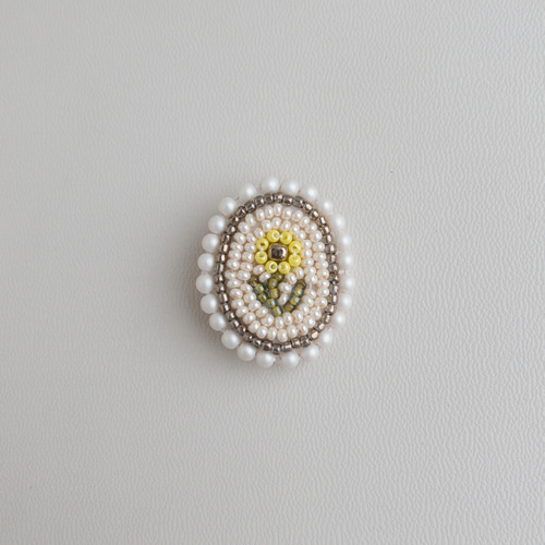 一輪のお花 イエロー ビーズ刺繍ブローチ ブローチ m.iro 通販