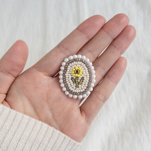 一輪のお花 イエロー ビーズ刺繍ブローチ ブローチ m.iro 通販