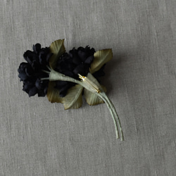 【布花】二朶の紫陽花のコサージュ（ブラック） 7枚目の画像