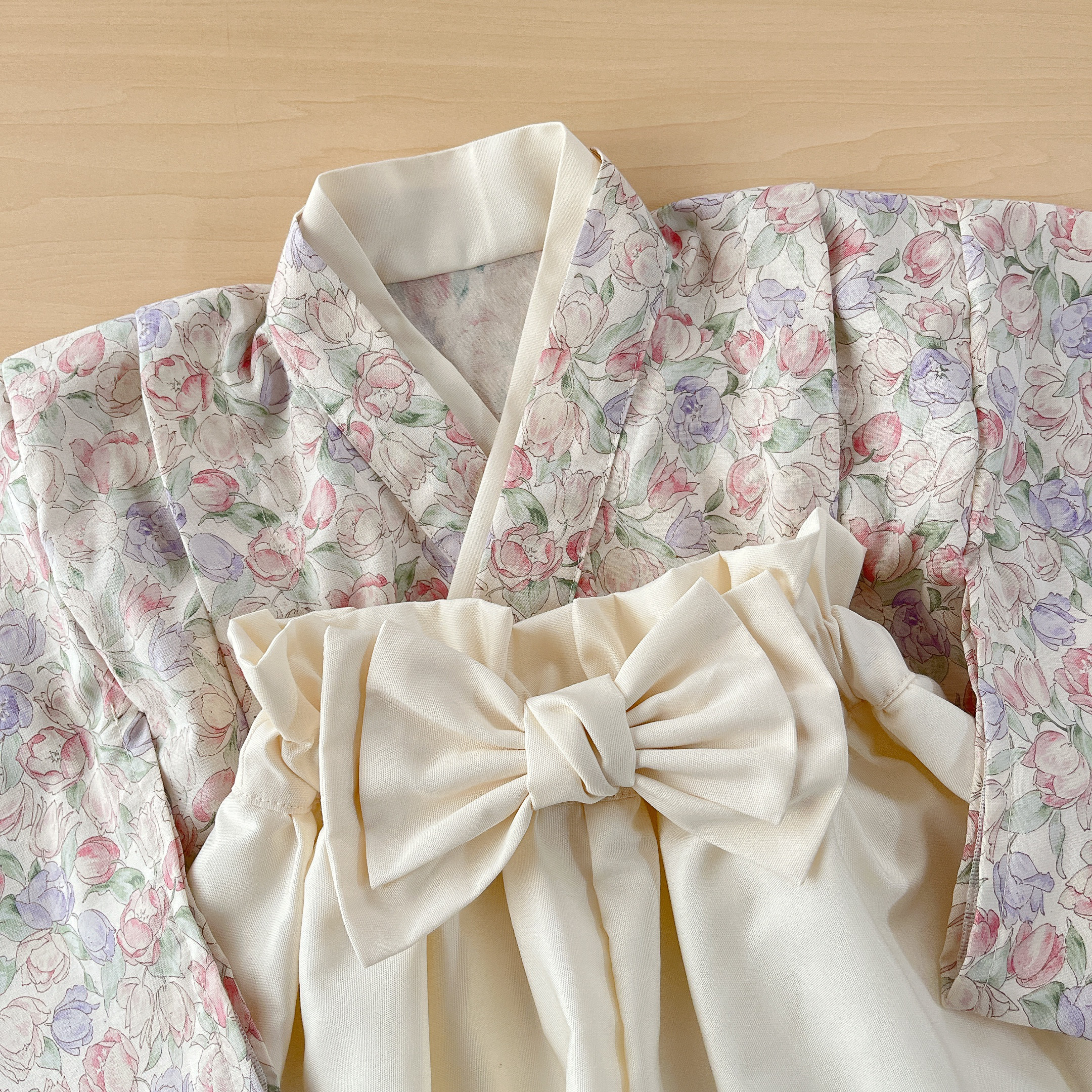 送料無料【80 】ベビー袴　チューリップ✖︎白色の袴