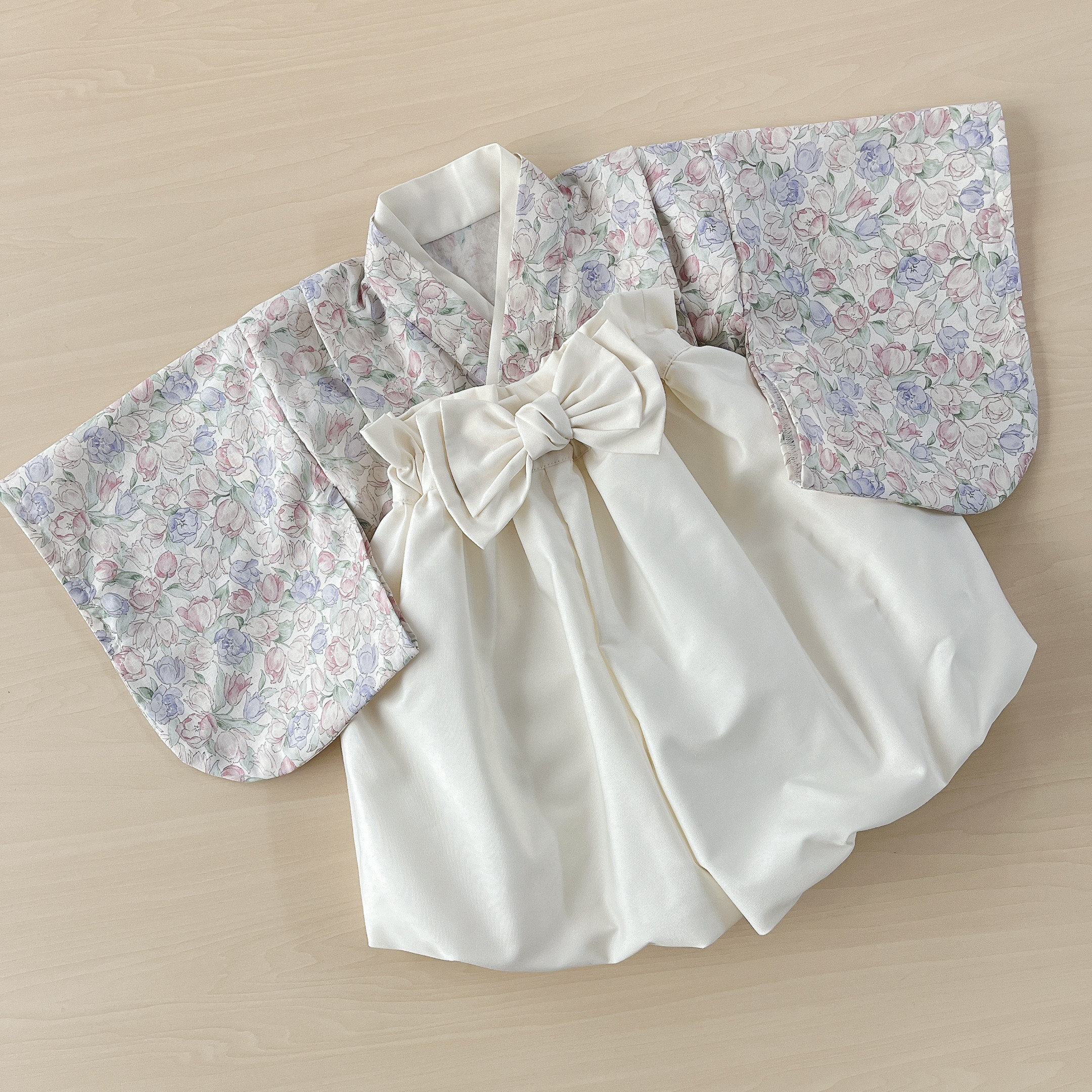 送料無料【80 】ベビー袴　チューリップ✖︎白色の袴