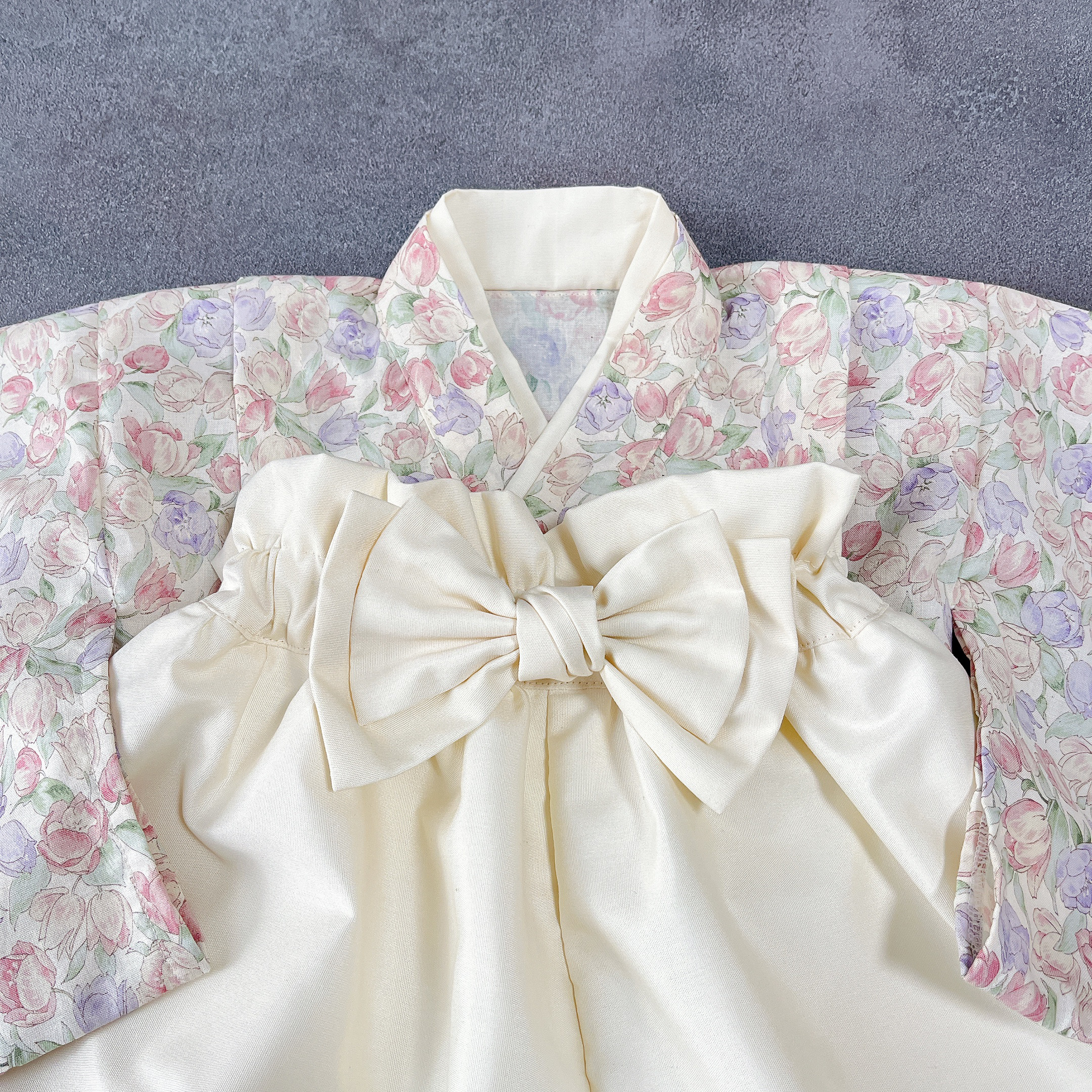 送料無料【80 】ベビー袴　チューリップ✖︎白色の袴