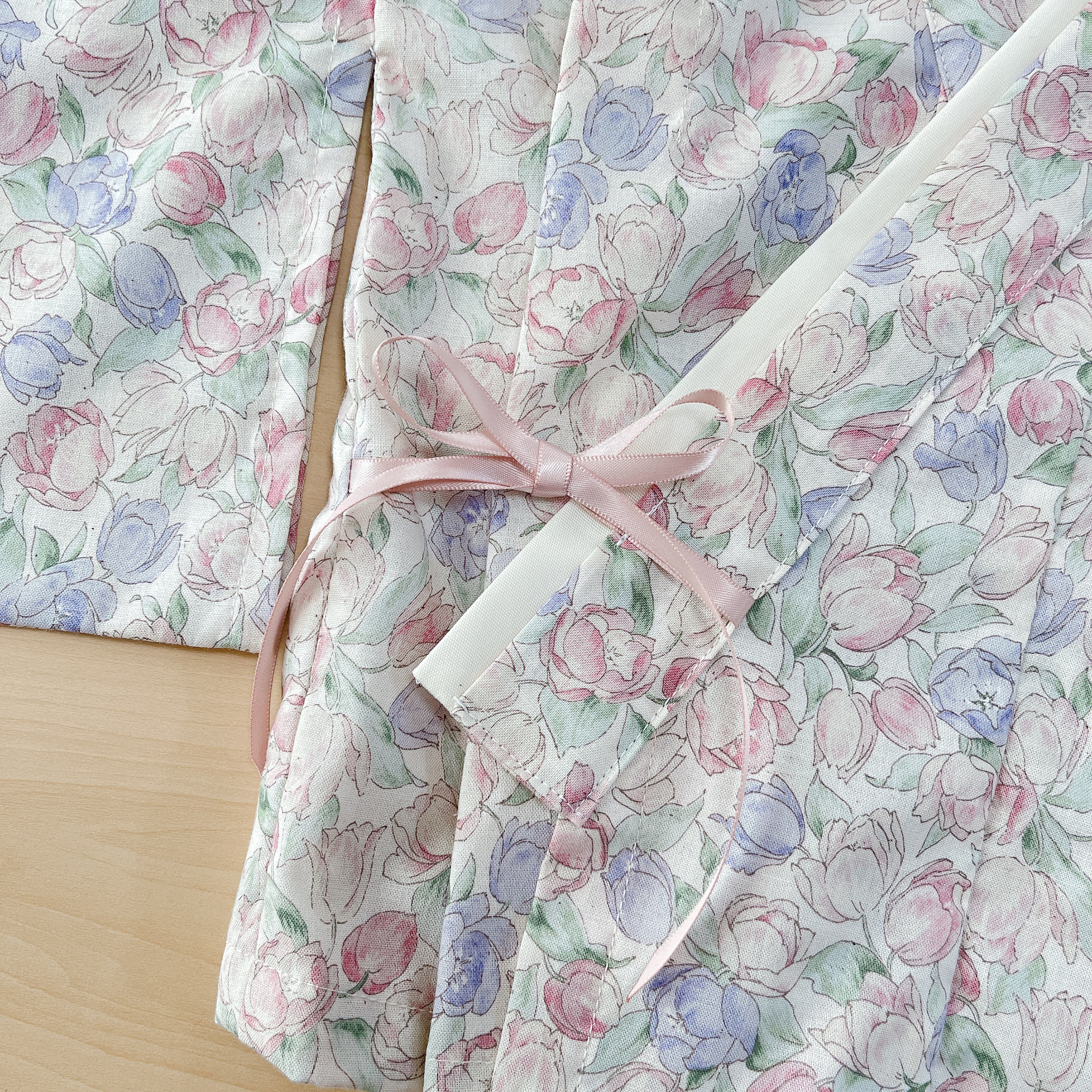 送料無料【80 】ベビー袴　チューリップ✖︎白色の袴