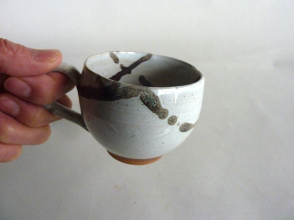 コーヒーカップ（乳白釉の上にトルコブルー） 5枚目の画像
