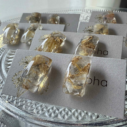 強く、しなやかに。運命を味方にするルチルクォーツ・スタッド・レジン