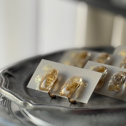 強く、しなやかに。運命を味方にするルチルクォーツ・スタッド・レジン