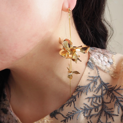 結婚式・お呼ばれ】大ぶりフラワーチェーンピアス/イヤリング ピアス