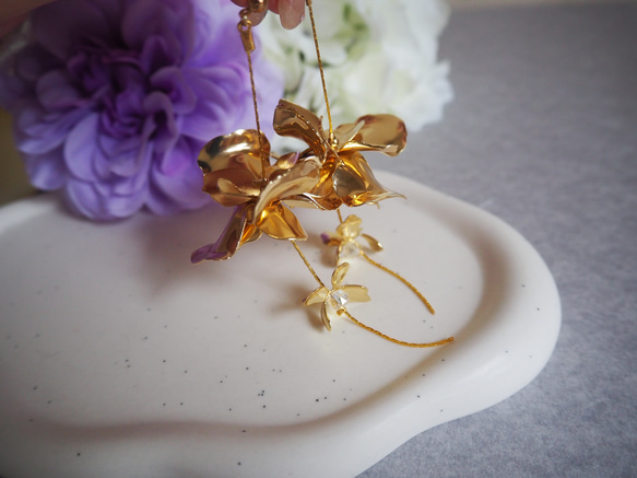 結婚式・お呼ばれ】大ぶりフラワーチェーンピアス/イヤリング ピアス