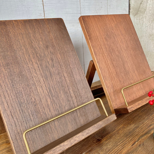 木と真鍮◇開いて置けるブックスタンド・スリム型◇明るい茶