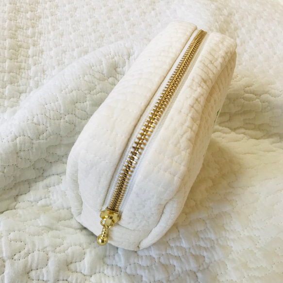 SとMの間のサイズ　ライヴリーダイナソー　minipouch ミニポーチ　ヌビ　コスメポーチ　サニタリーポーチ　恐竜 6枚目の画像